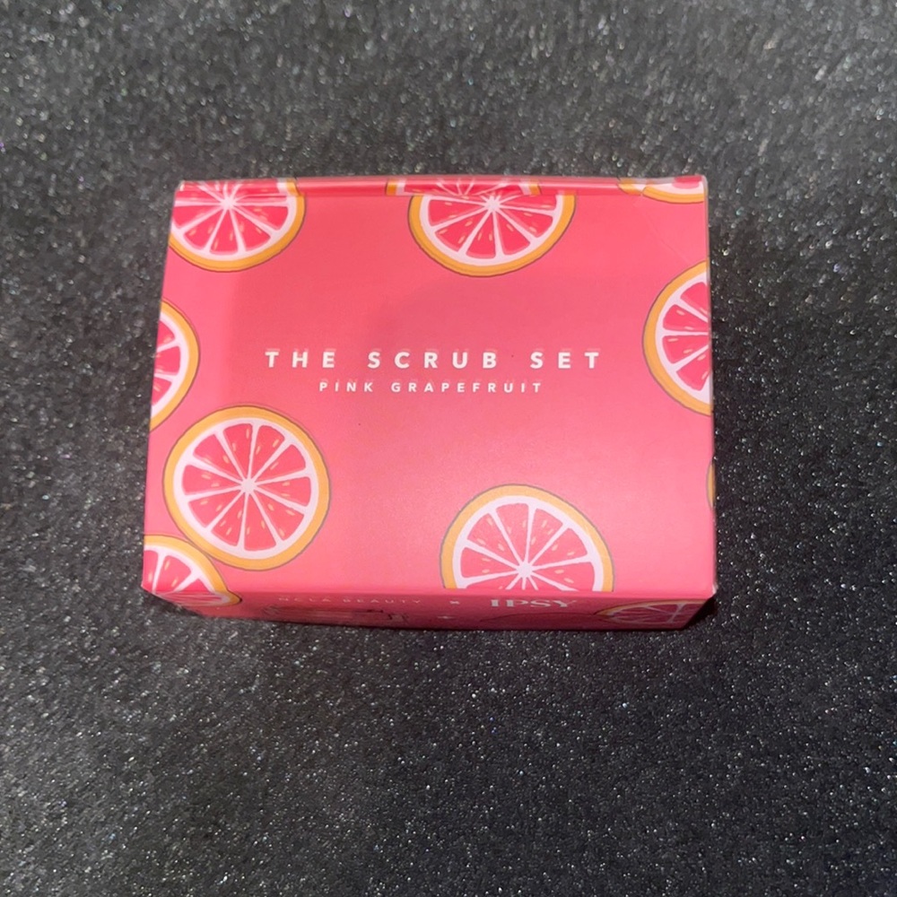 The scrub lip set